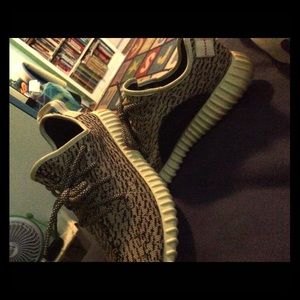 New size 10 yeezy turtle doves